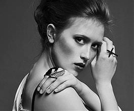 Autor: Paulina Lipińska   •   Session: Elegance   •   Model: Ola / Free Models   •   Makeup&Hair: Natalia Zdrojek